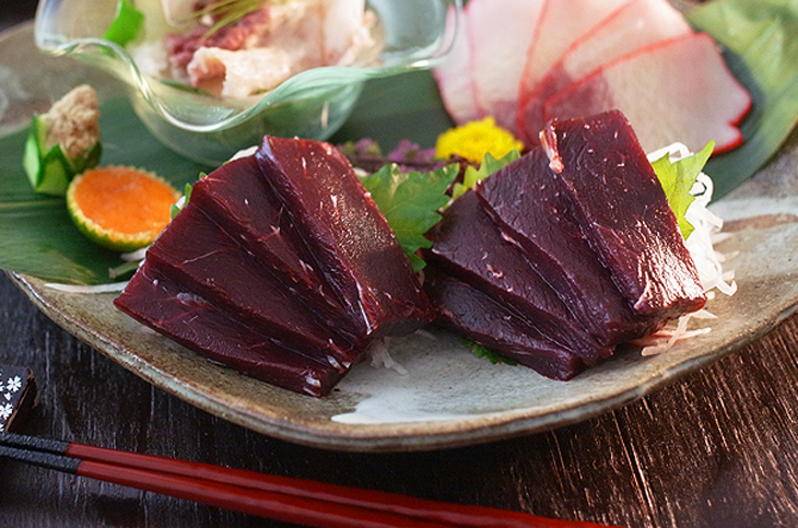 熟成 ミンク鯨のお刺身 胸肉１級 約2ｋｇ詰め くじら 鯨肉専門の通販 くじら日和本店